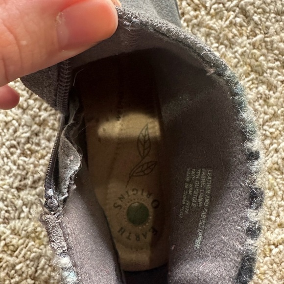 Earth Origins Tate Suede Grey Ankle Boots w/ Knit Cuff, Cushioning, & Block Heel - Picture 7 of 8